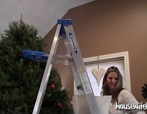 content/fucking_around_the_xmas_tree/2.jpg