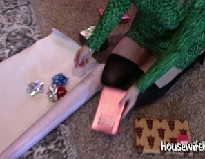 content/have_a_housewife_kelly_christmas!/0.jpg